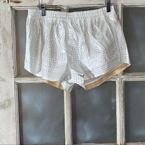 Urban Outfitters Blank NYC ivory short size 28